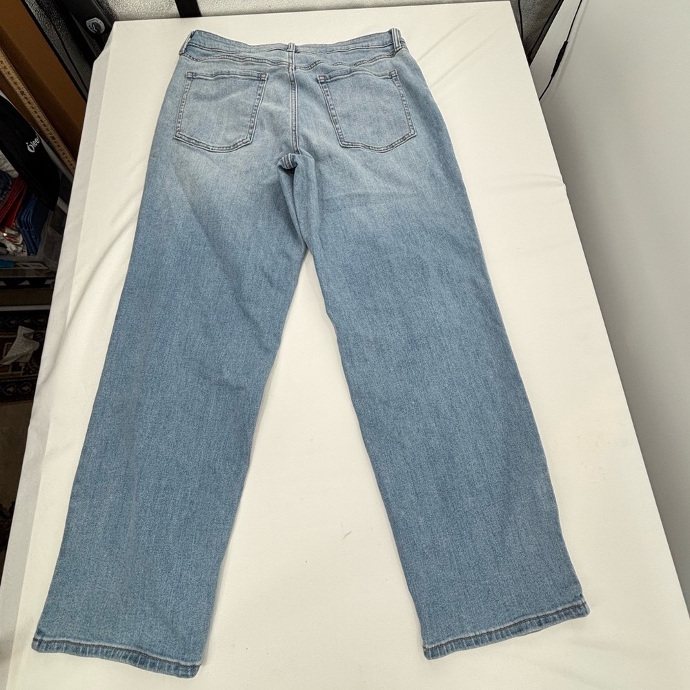 Old Navy High Rise Wow Loose Light Wash Blue denim Jeans Size 14 Short - Picture 12 of 13